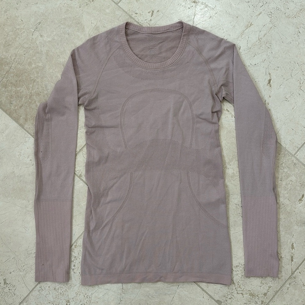 lululemon swiftly long sleeve hip length. dusty pink color. size 6. EUC